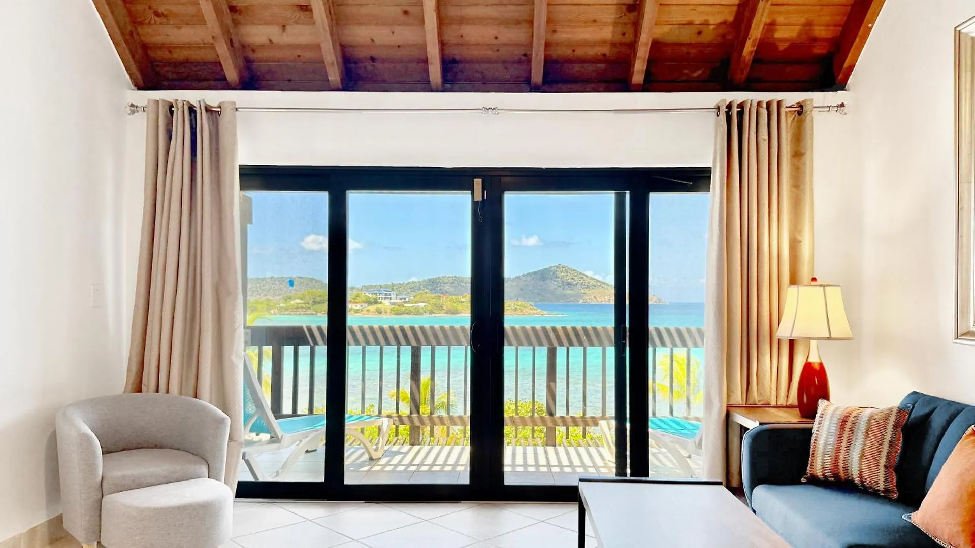 Sapphire Beachfront Renovated Villa 1200 Sf! - Free Wi-Fi Nazareth 0*,
