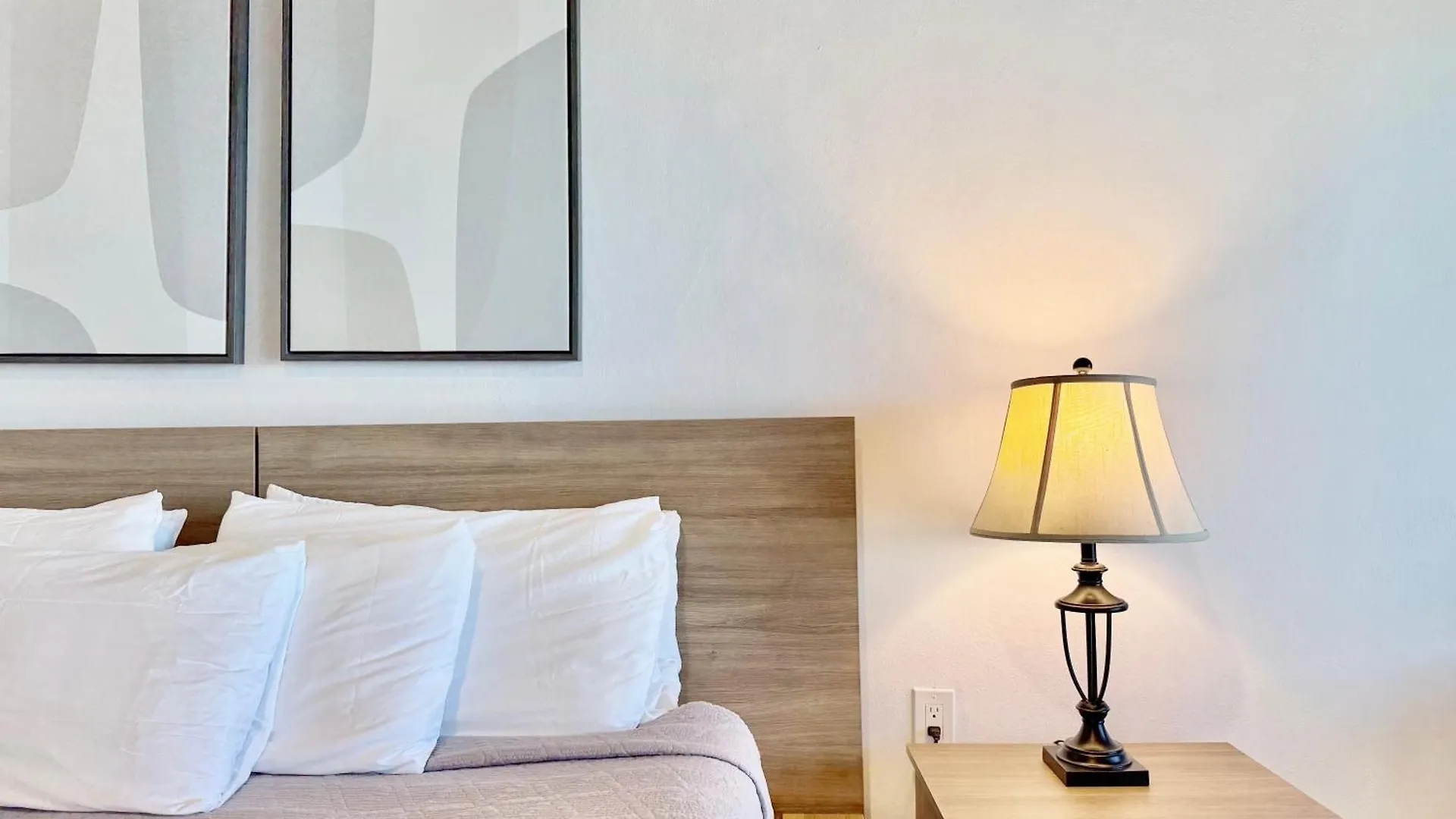 Sapphire Beachfront Renovated Villa 1200 Sf! - Free Wi-Fi Nazareth Lägenhet